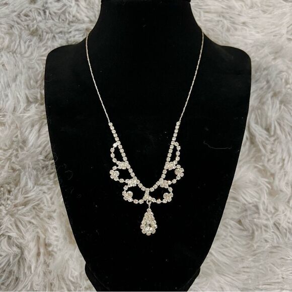 Crystal teardrop necklace - Picture 2 of 6